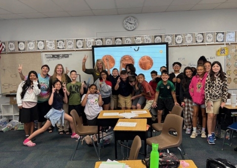 Caloosa Elementary 5th grade - class photo w-laura